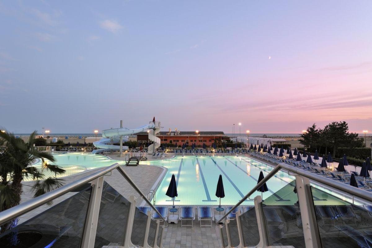 Hotel Lido Bibione Beach Екстериор снимка